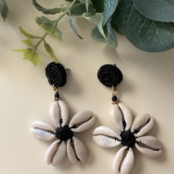 Soft Surroundings Jewelry - Flower Shaped Lightweight Shell Earrings from Soft Surroundings NEW